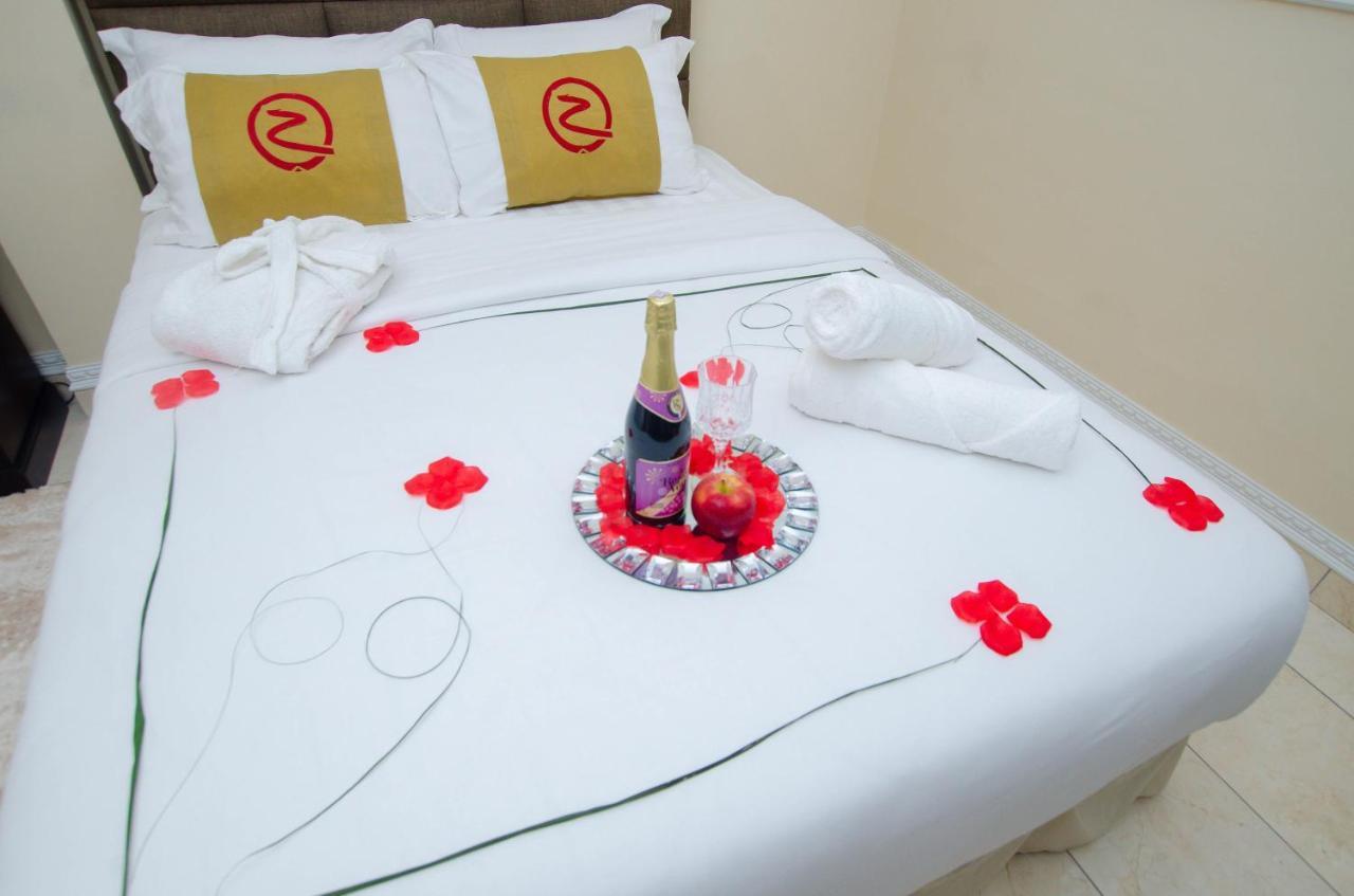 Zimansky Hotel Accra Esterno foto