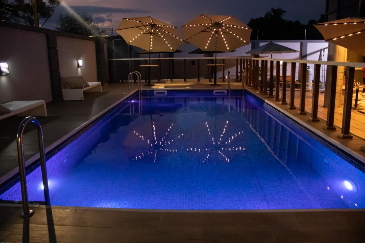 Zimansky Hotel Accra Esterno foto